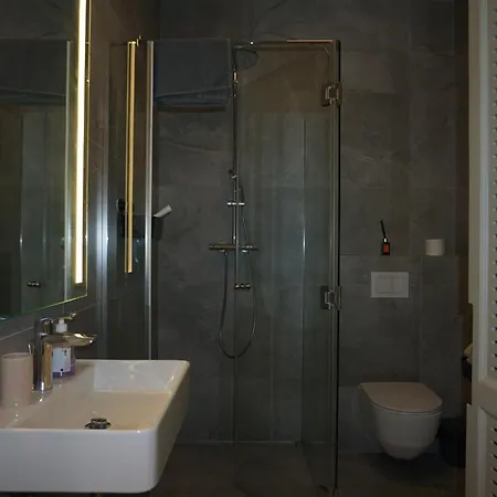 Butas Modern New-build Apt, Managed By Rentifor *