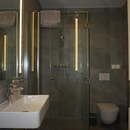 Butas Modern New-build Apt, Managed By Rentifor *